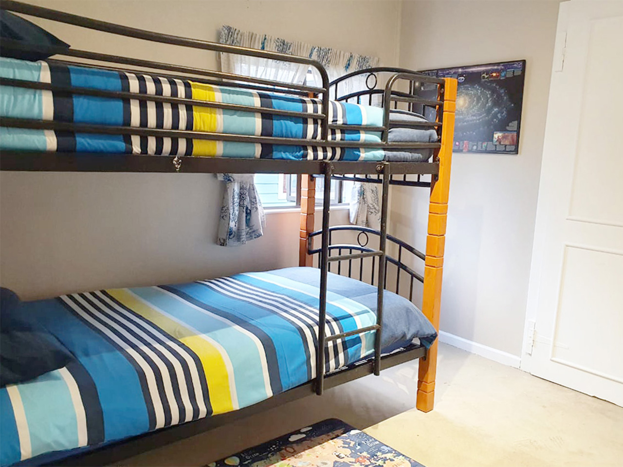Kids-Room surfing